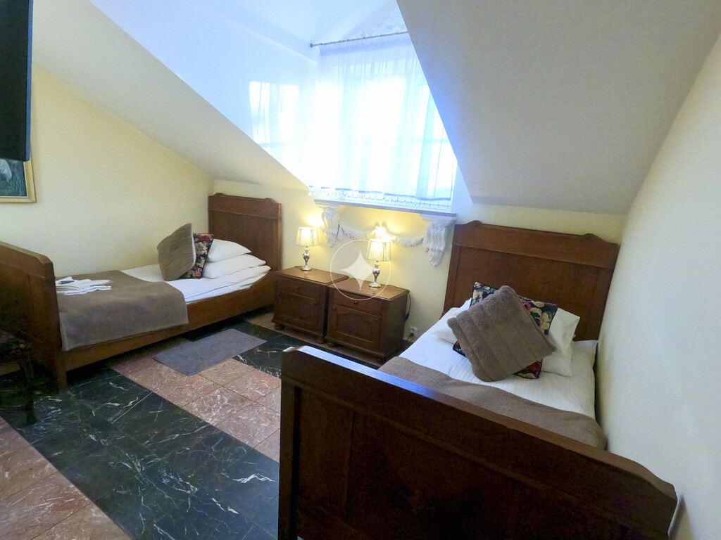 Pałac Tarnowskich — pełny opis nieruchomości zdjęcie 16