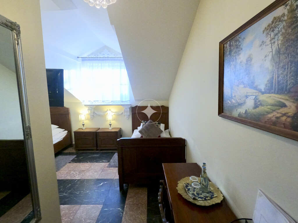 Pałac Tarnowskich — pełny opis nieruchomości zdjęcie 17