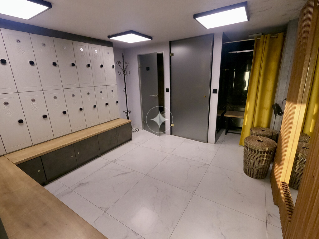 Pałac Tarnowskich — pełny opis nieruchomości zdjęcie 21