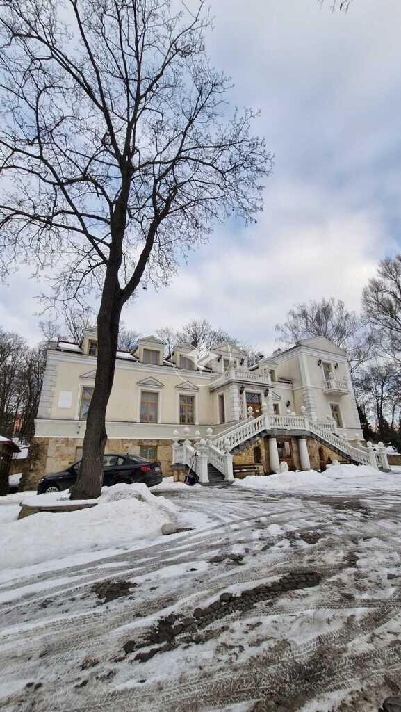 Pałac Tarnowskich — pełny opis nieruchomości zdjęcie 25